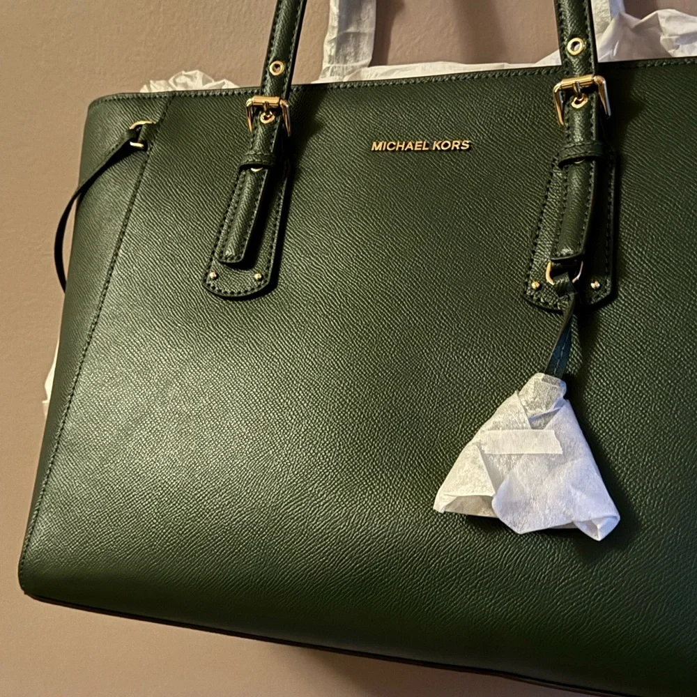 Michael Kors Voyager Tote - Picture 2 of 8